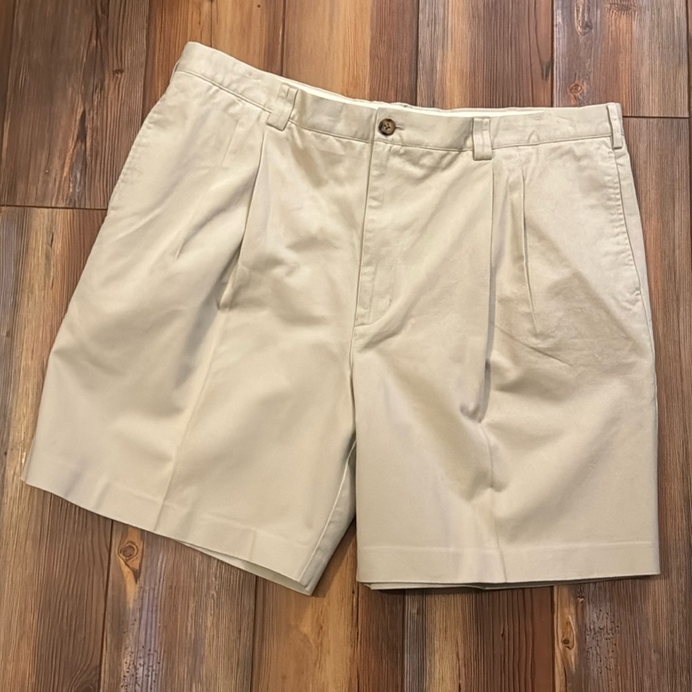 Bob Timberlake khaki shorts size 40